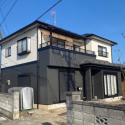 桜川市にて屋根カバー工法及び外壁・付帯部塗装工事🏠