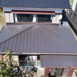 鹿嶋市にて、雨漏りによる1F棒葺き屋根葺き替え工事
